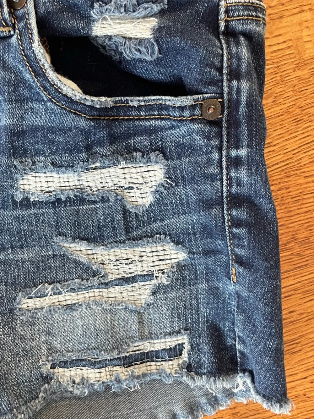 American Eagle Shortie Jean Shorts Women’s 4 Stretch Distressed Midi Daisy Dukes - Picture 9 of 16
